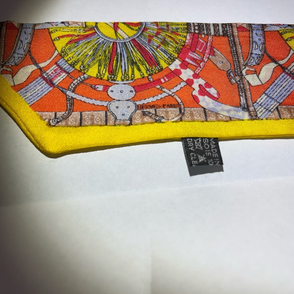 Hermes silk Twilly scarf in excellent condition